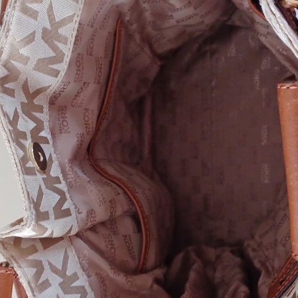 Michael Kors bag - Picture 7 of 14